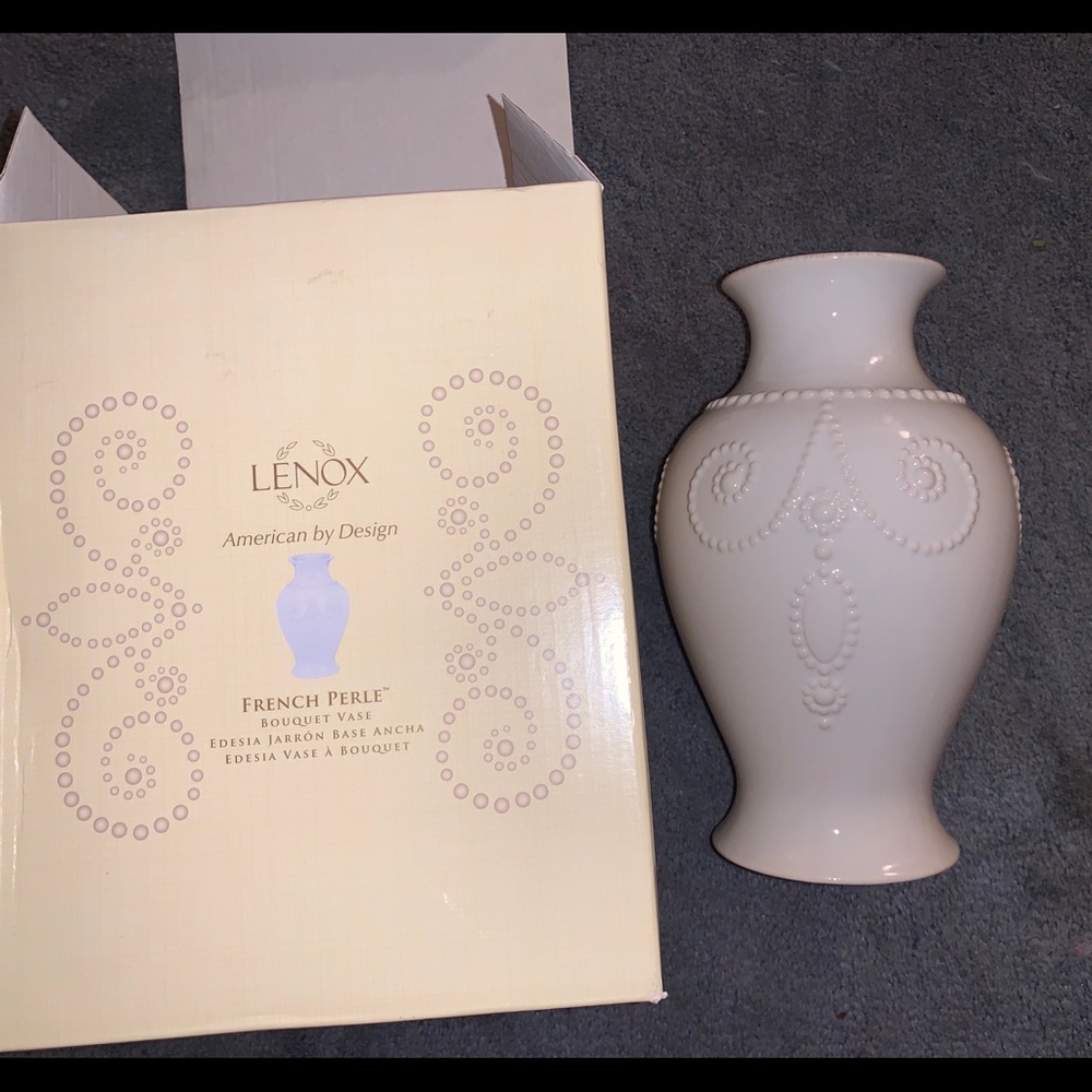 Lenox vase BNIB